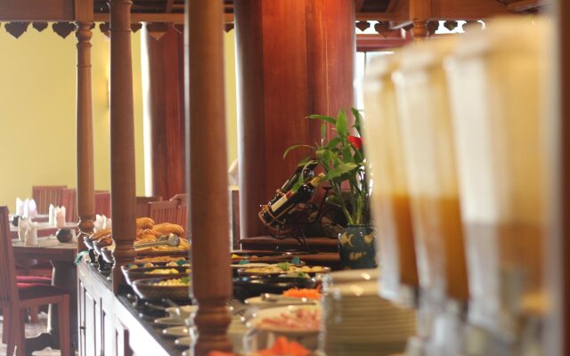 The Suite By Royal Crown Hotel