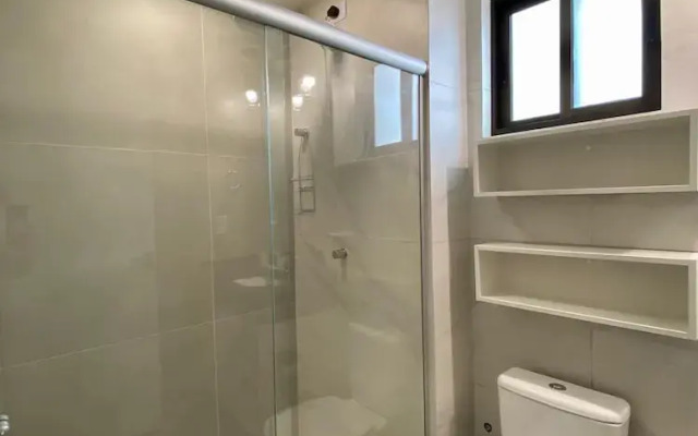 Flat a 120 metros das Piscinas Naturais