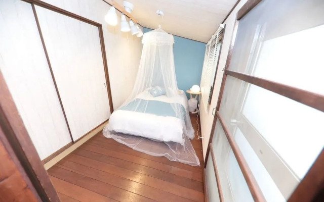 Brick House Near Osaka Castle 217-1