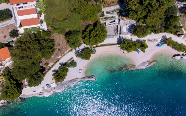 Apartments by the sea Brela, Makarska - 18814