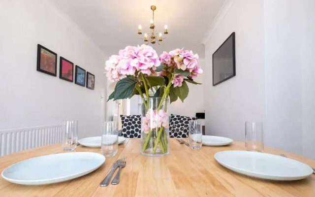 Host Stay Guildford Apartment