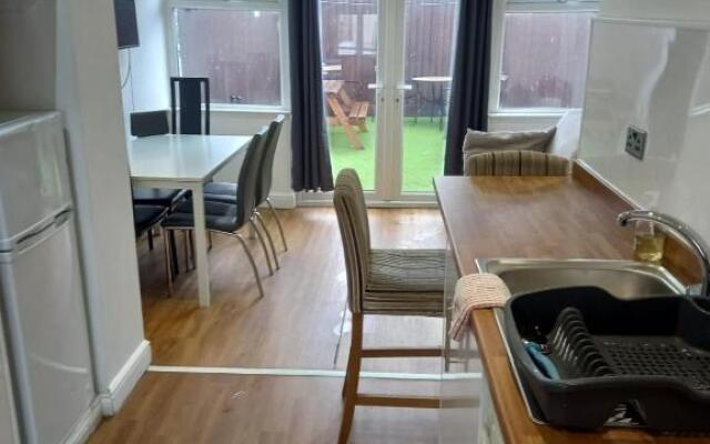 Modern Apartment with Roof Garden Close to City Centre