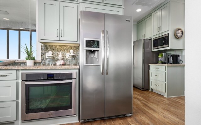 #justawavin' 3 Bedroom Home by RedAwning