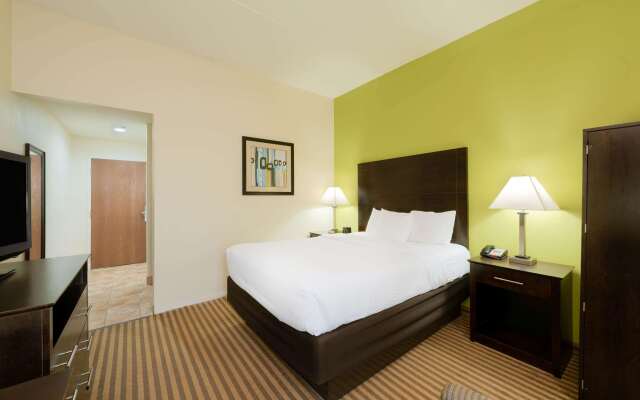 La Quinta Inn & Suites by Wyndham Columbus - Grove City