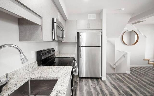 Luxurious 2 Bedroom Townhouse in South Winnipeg