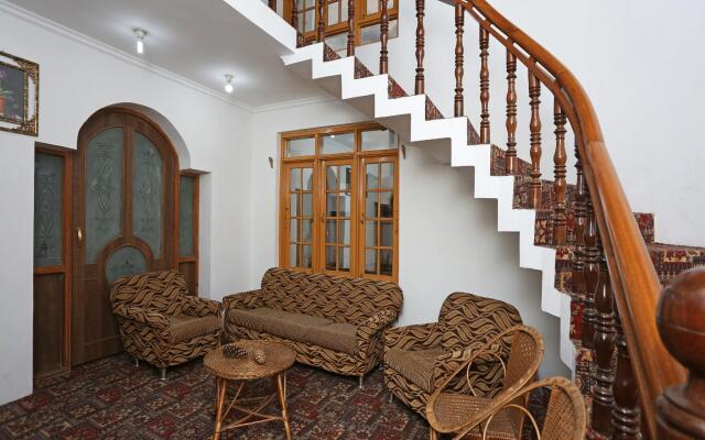 OYO 4487 Hotel Al Azra