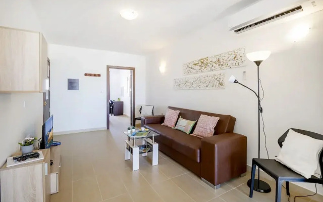 Summer Breeze with Panoramic terrace by Getaways Malta