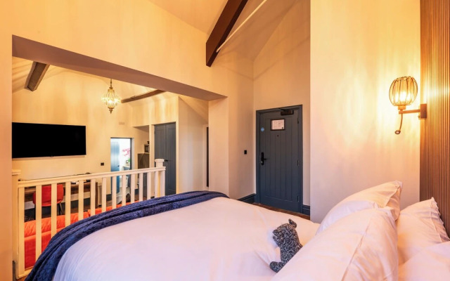 The Old Lyric Hall - St David Aparthotel