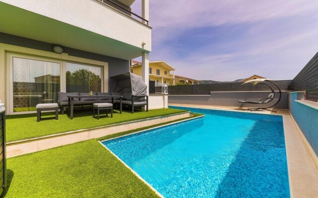 Nice Home in Kastel Novi With Sauna, Wifi and 8 Bedrooms