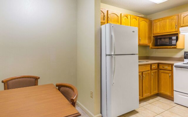 Econo Lodge Inn & Suites