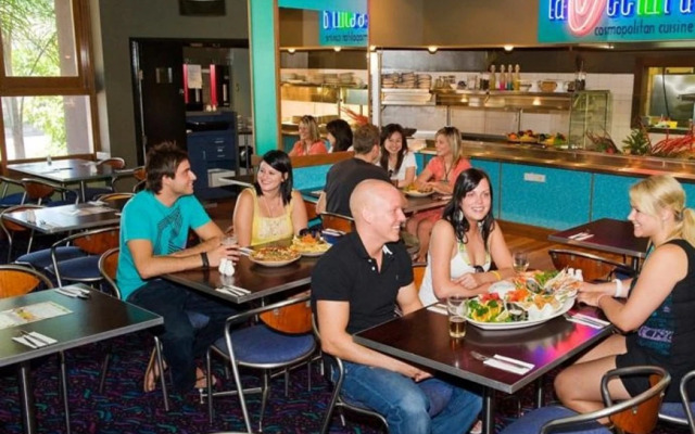BUNK Surfers Paradise - International Backpacker Hostel
