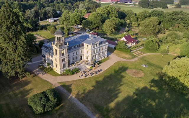 Schloss mit Park Kaarz