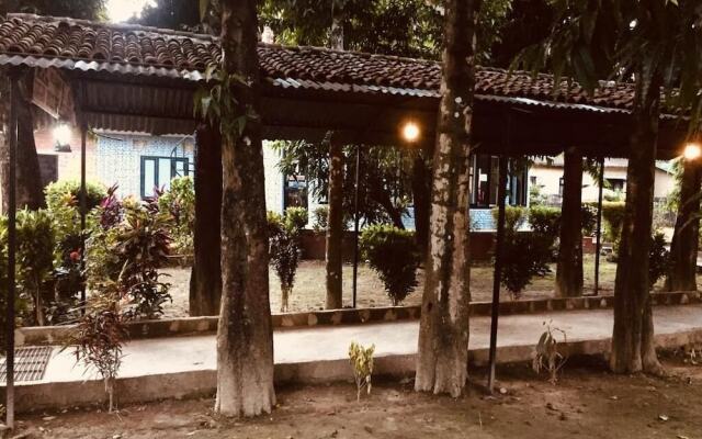Safari Wildlife Lodge & Camp
