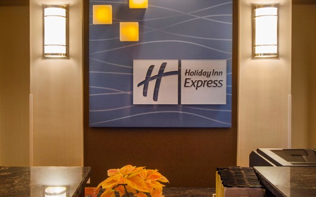 Holiday Inn Express Hotel & Suites Buffalo-Airport, an IHG Hotel