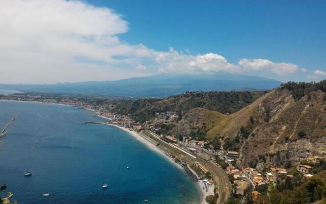 Mirone Apartment FRONTE MARE beachfront house