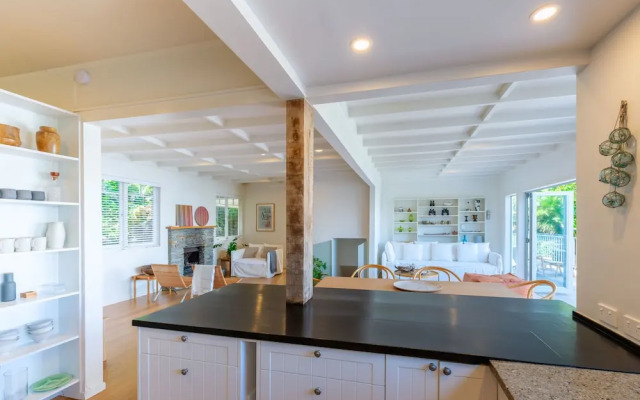 Koi Waiheke with private beach access