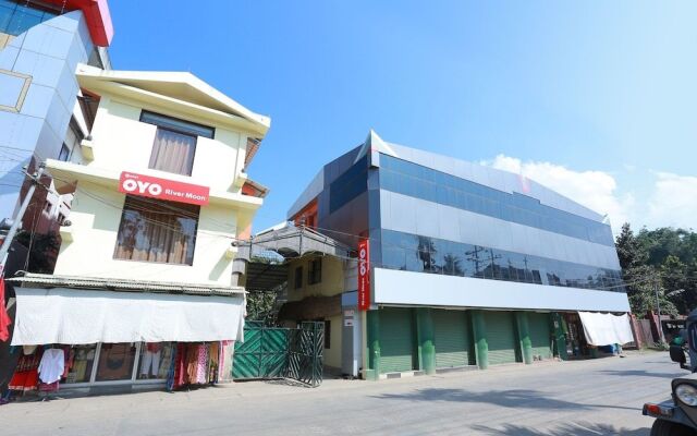 OYO 10783 Hotel River Moon