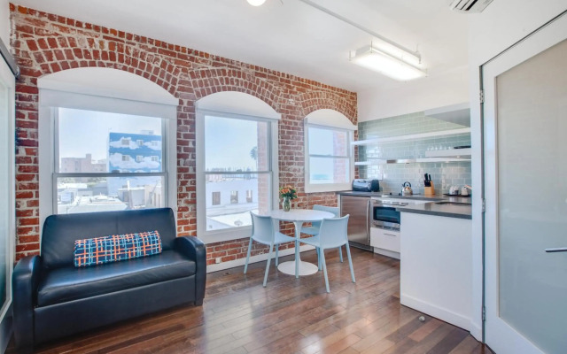 Venice Breeze Suites