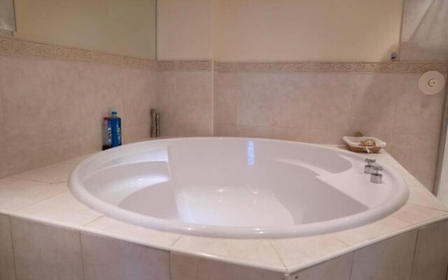 3-bed Apartment 5 Mins Walk to Boscombe Beach