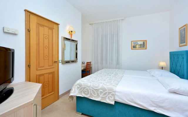 Hotel Adriana