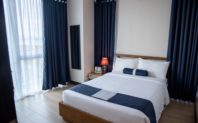 CSuites at 8 Newtown Residences - Image 5