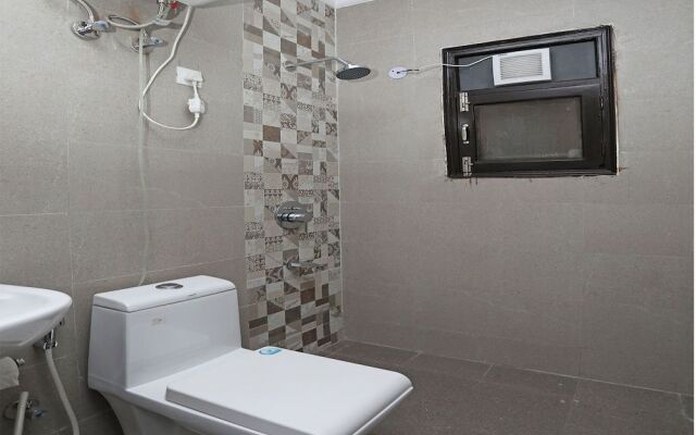 OYO 10581 Platinum Residency