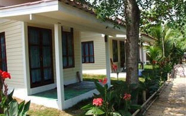 Baan Boontuam Ta Ngok Resort