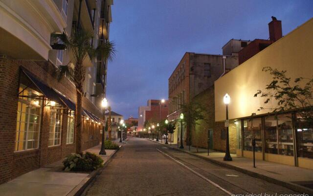 Hampton Inn & Suites Mobile- Downtown Historic District