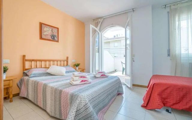 Apartment in Empuriabrava With Lake Views