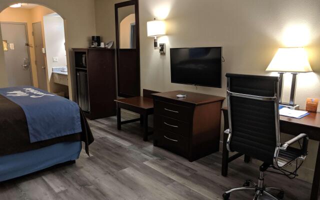 Days Inn by Wyndham Rosenberg
