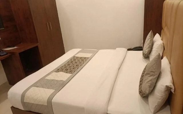 OYO 87909 Hotel Airport Palace