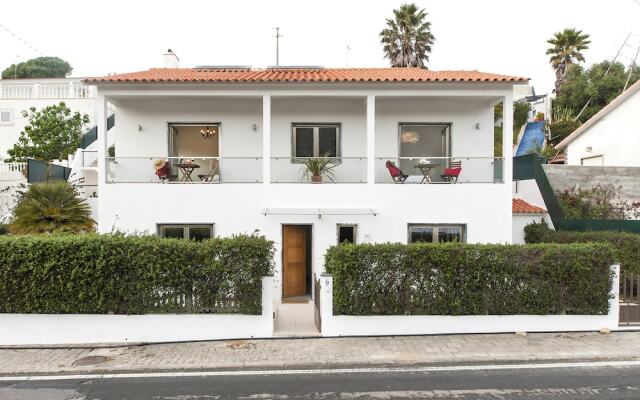Beachouse - Surf, Bed & Breakfast