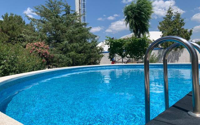 Отель Солнечный