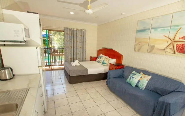 Tropical Palms Resort & 4WD Hire