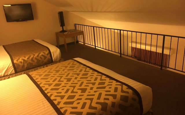RiverTree Inn & Suites
