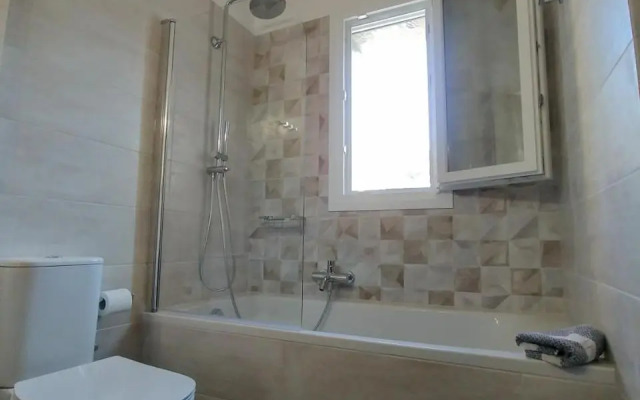 Villa *FRYNI*/5' from sea & center/Mountain View