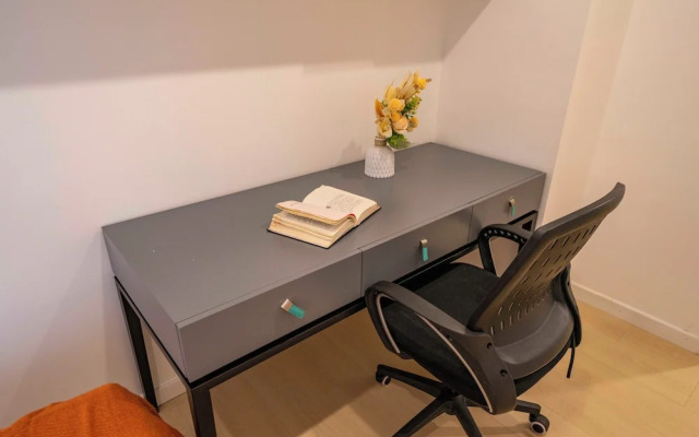 Tyms Bright 2BR 1BA Apt Xuhui Center