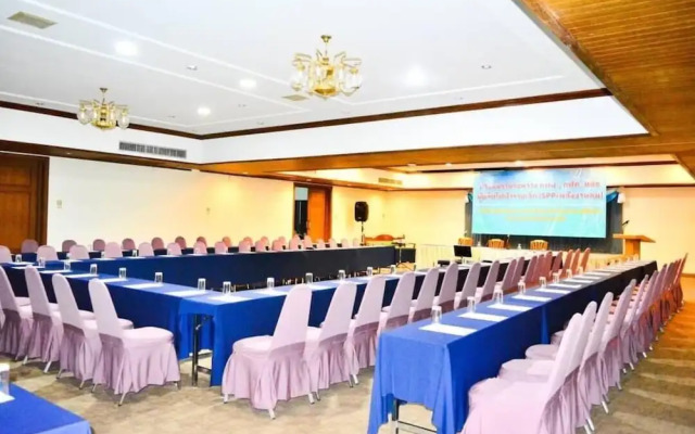 Mandarin Golden Valley Hotel & Spa