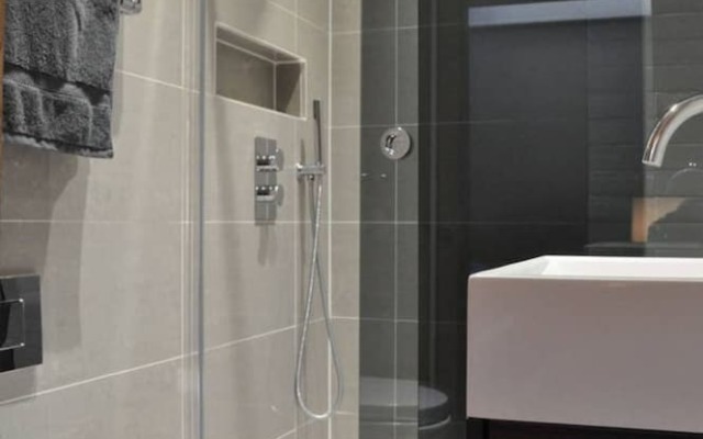 Stunning 3 Bedroom Garden Flat in Maida Vale