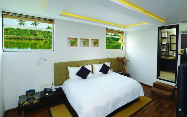 Aquatic Island by Poppys, Cochin