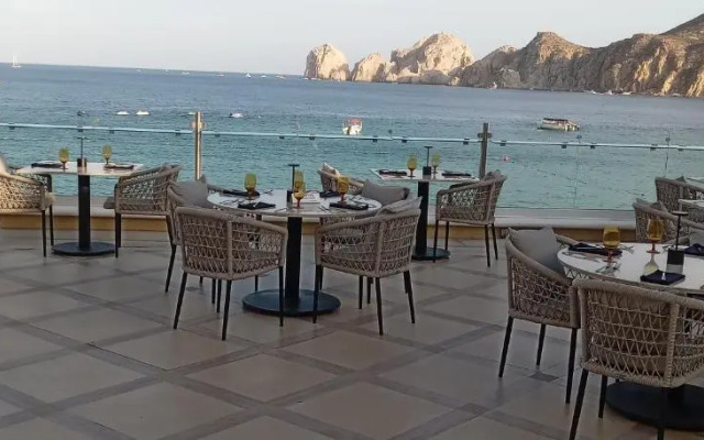 One Bedroom Ocean Front Suite on Medano Beach