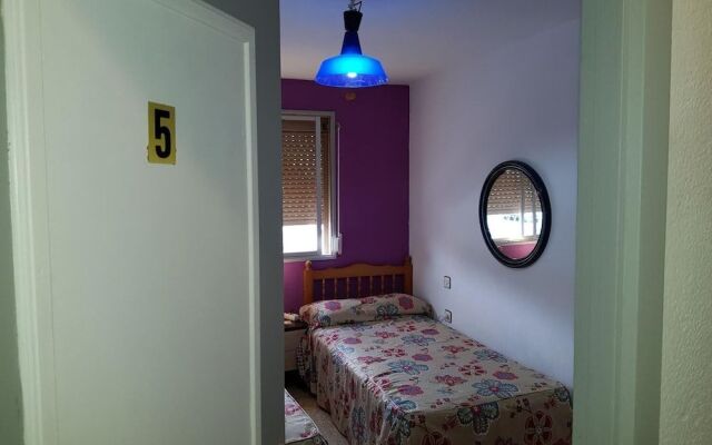 Low Cost Rooms Las Llaves 4