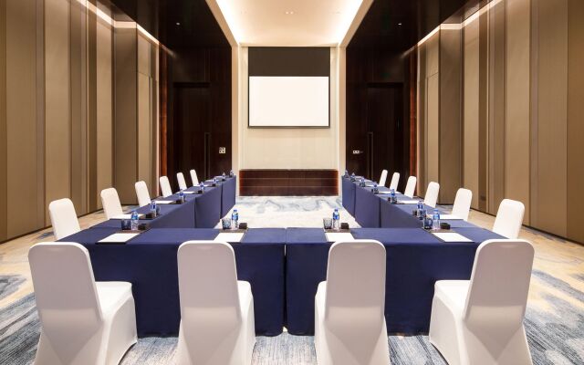 HUALUXE Xiamen Haicang Harbour View by IHG