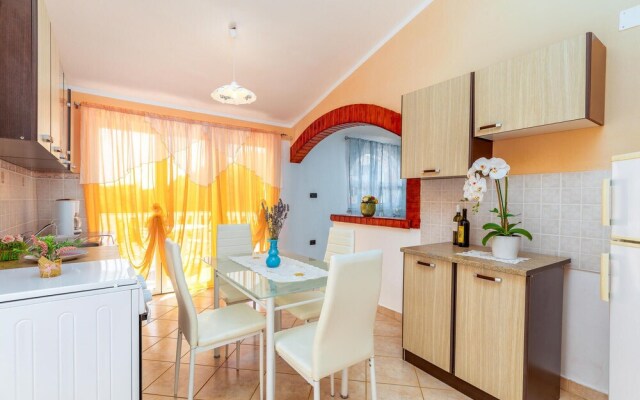 Beautiful Home in Sisan With Wifi and 4 Bedrooms
