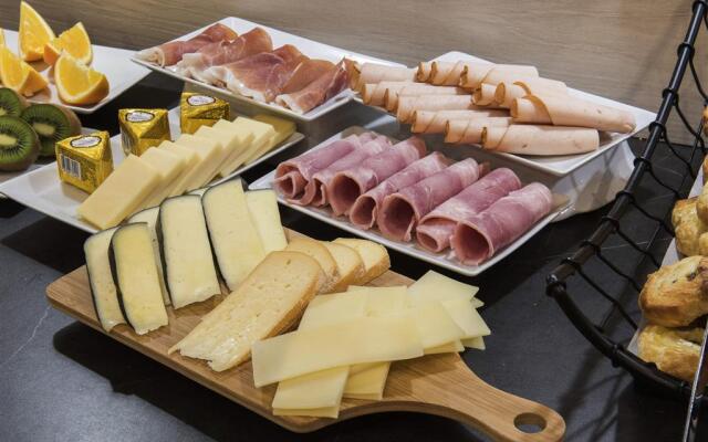 Hôtel Mercure Paris Pont de Levallois Neuilly