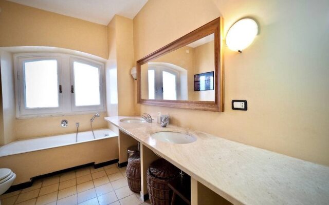 Reggia San Lorenzo Di Fronte Alla Cattedrale