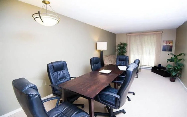 Executive Suites by Roseman