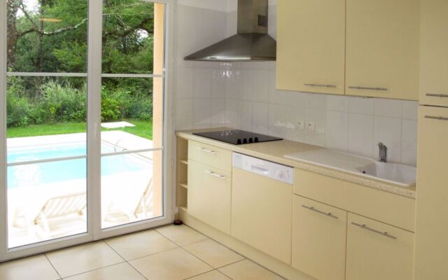 Domaine Royal Green (MZA101)