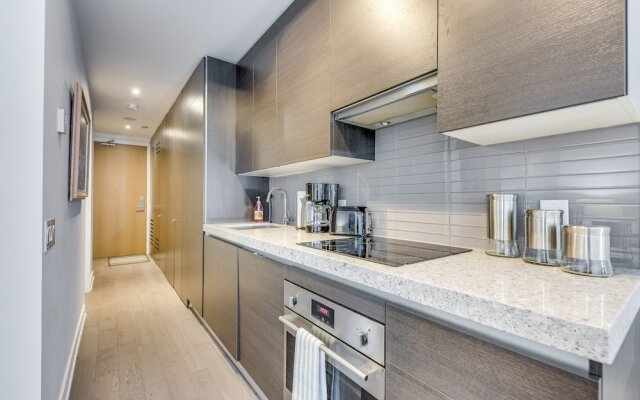 Stunning 1BR Suite in Popular King West