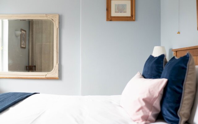 The Loft | 2BR Duplex | 82 Cathedral Cardiff + Parking